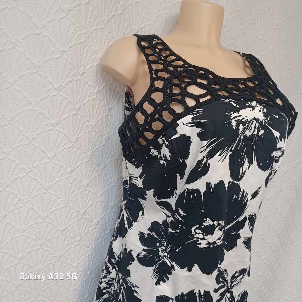 Julian Taylor Women  Size 14 Black and White Floral Midi Dress - Picture 3 of 12
